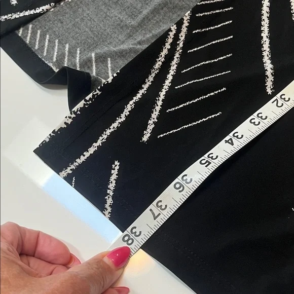 #181 CLARA SUNWOO Monochrome Abstract Duster. - Picture 6 of 6